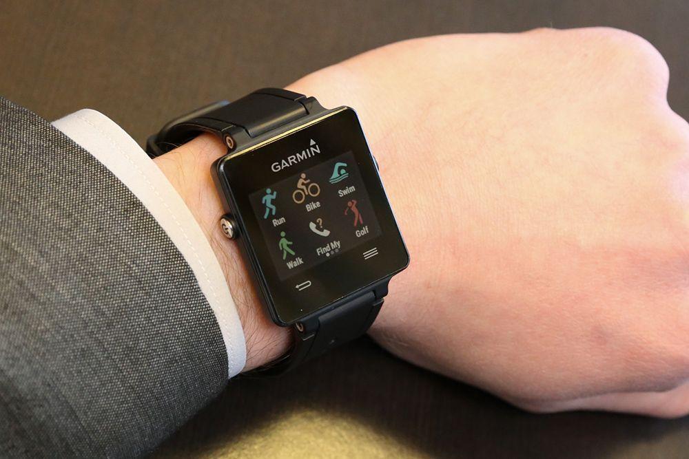Фитнес-браслет Garmin Vivoactive Black