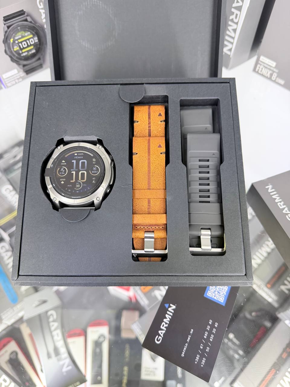Спортивные часы Garmin Fenix 8 Amoled 51мм Sapphire Carbon Grey с коричневым кожаным ремешком 010-02905-40 уценка