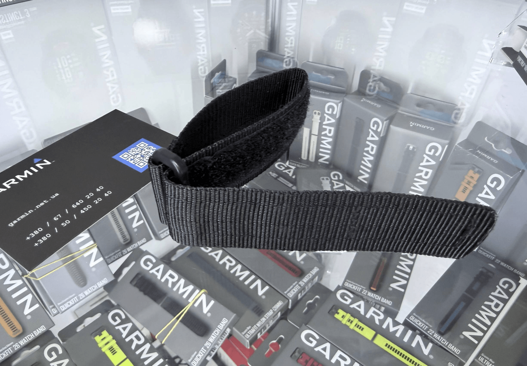 Ремешок Garmin на Foretrex 801/901 с застежкой-липучкой черный нейлоновый 010-12639-10