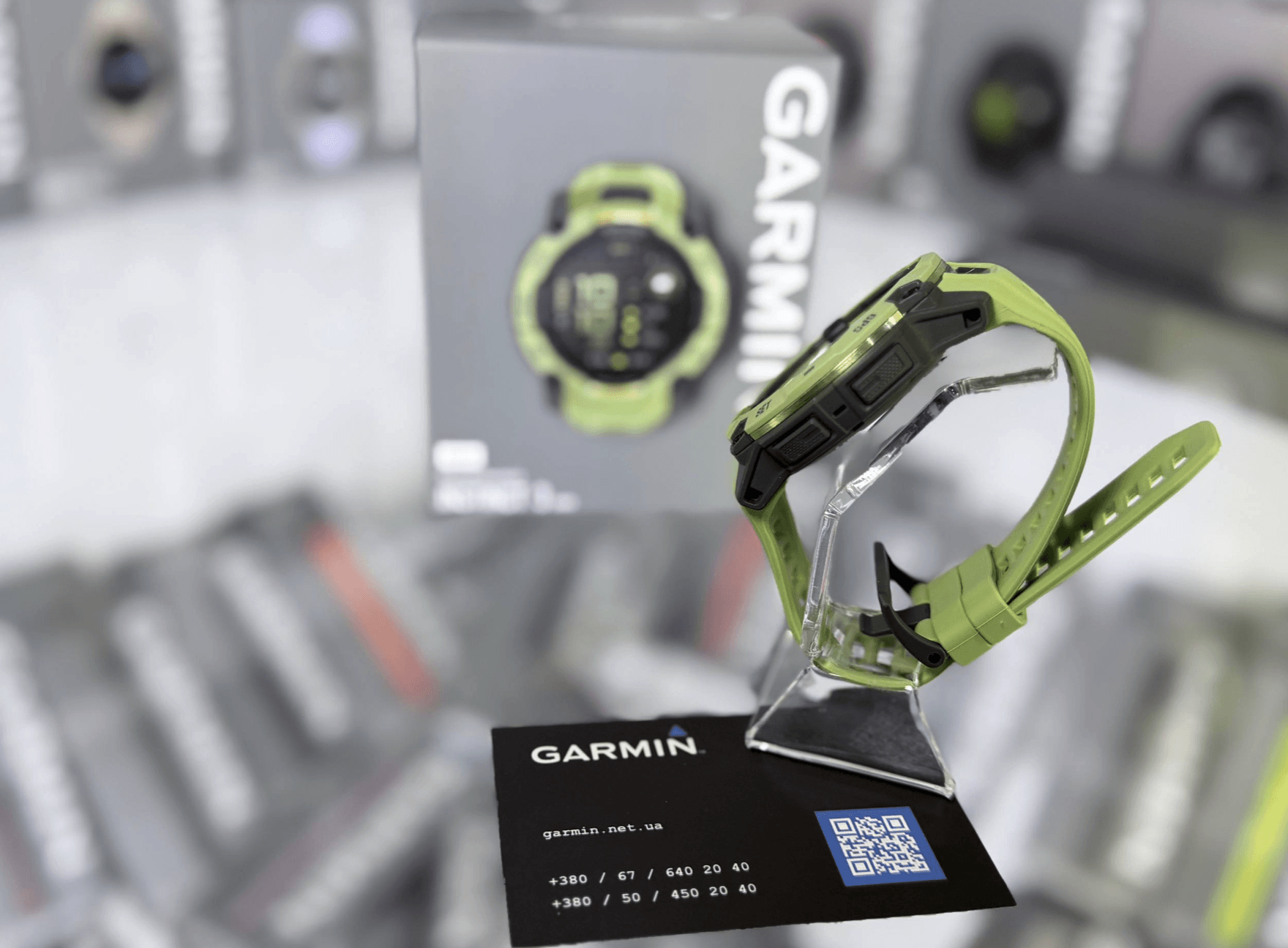 Часы-навигатор Garmin Instinct 3 Amoled 50мм Fern Green зеленый 010-03020-02